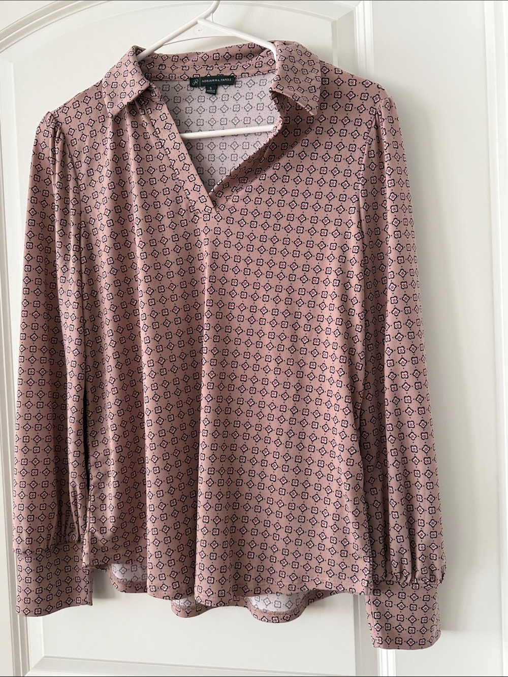 Adrianna Papell Mauve Geometric Print Long-Sleeve Blouse